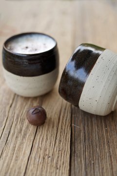 Keramik Mocca Kaffee Becher handgetöpfert  -  braun beige natur